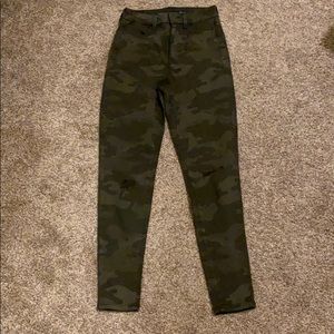 AE Super High Rise Curvy Jeggings Camo 4